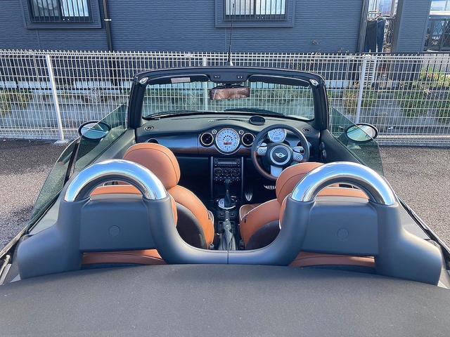 MINI クーパーS コンバーチブル サイドウォーク 電動ソフトトップ・レザーシート・Fシートヒーター・Rパーキングセンサー・社外デジタルインナーミラー・Bカメラ・ETC・純正17インチAW(10枚目)