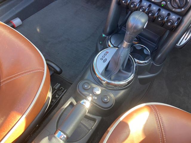 MINI クーパーS コンバーチブル サイドウォーク 電動ソフトトップ・レザーシート・Fシートヒーター・Rパーキングセンサー・社外デジタルインナーミラー・Bカメラ・ETC・純正17インチAW(17枚目)