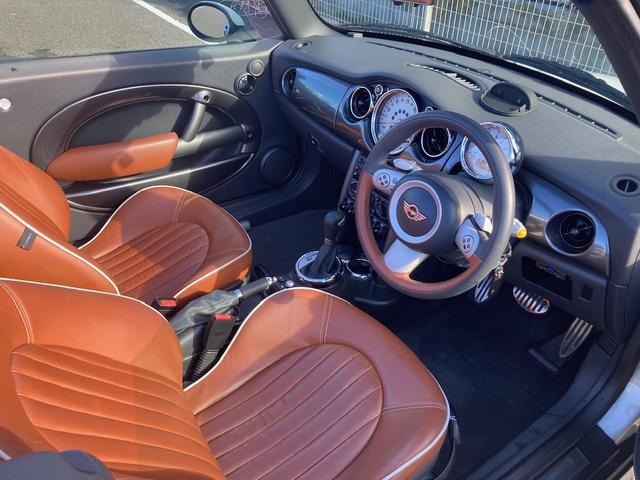 MINI クーパーS コンバーチブル サイドウォーク 電動ソフトトップ・レザーシート・Fシートヒーター・Rパーキングセンサー・社外デジタルインナーミラー・Bカメラ・ETC・純正17インチAW(21枚目)