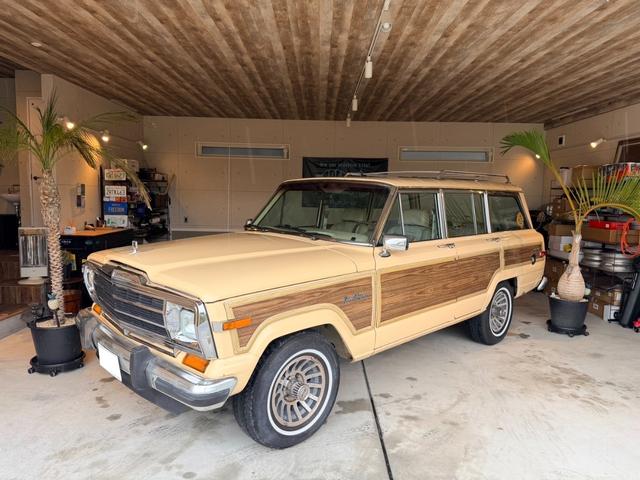 ジープ・グランドワゴニア 　１９９０ｙモデル　エンジンＯＨ済　コラム３速ＡＴ　パートタイム４ＷＤ（2枚目）
