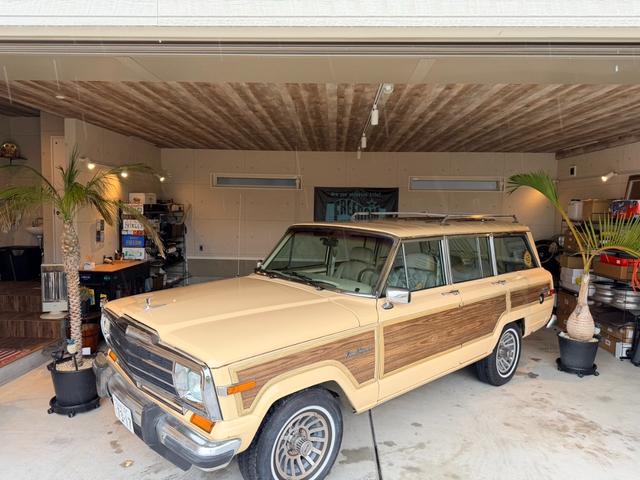 ジープ・グランドワゴニア 　１９９０ｙモデル　エンジンＯＨ済　コラム３速ＡＴ　パートタイム４ＷＤ（4枚目）