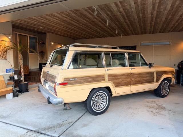 ジープ・グランドワゴニア 　１９９０ｙモデル　エンジンＯＨ済　コラム３速ＡＴ　パートタイム４ＷＤ（6枚目）