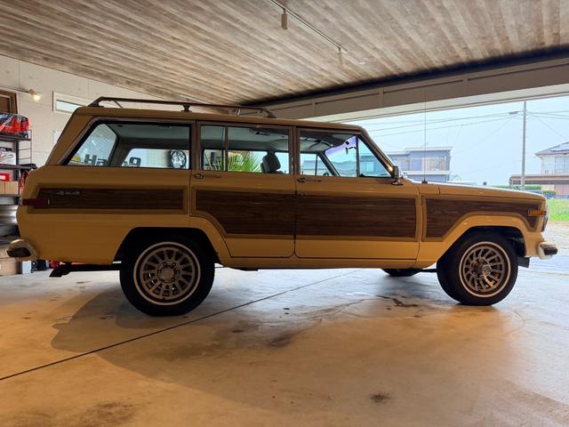ジープ・グランドワゴニア 　１９９０ｙモデル　エンジンＯＨ済　コラム３速ＡＴ　パートタイム４ＷＤ（7枚目）