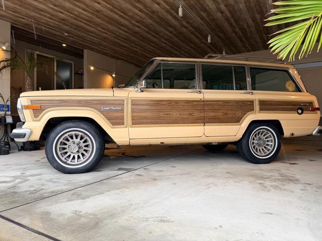 ジープ・グランドワゴニア 　１９９０ｙモデル　エンジンＯＨ済　コラム３速ＡＴ　パートタイム４ＷＤ（15枚目）