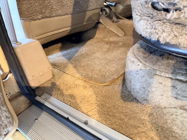 ジープ・グランドワゴニア 　１９９０ｙモデル　エンジンＯＨ済　コラム３速ＡＴ　パートタイム４ＷＤ（32枚目）