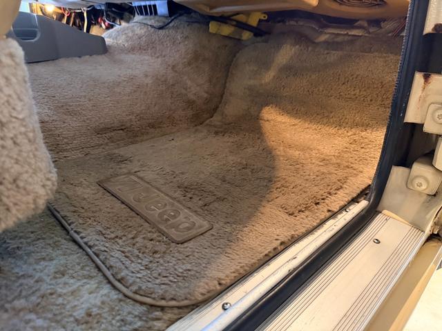 ジープ・グランドワゴニア 　１９９０ｙモデル　エンジンＯＨ済　コラム３速ＡＴ　パートタイム４ＷＤ（34枚目）