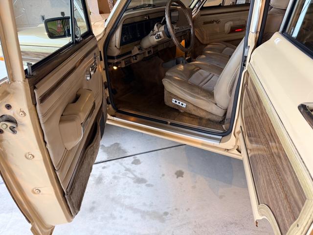 ジープ・グランドワゴニア 　１９９０ｙモデル　エンジンＯＨ済　コラム３速ＡＴ　パートタイム４ＷＤ（39枚目）