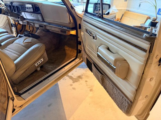 ジープ・グランドワゴニア 　１９９０ｙモデル　エンジンＯＨ済　コラム３速ＡＴ　パートタイム４ＷＤ（63枚目）