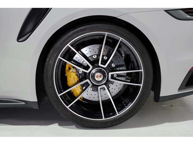 911 911ターボS カブリオレ スポーツエグゾーストシステム LEDマトリックスヘッドライトブラック ヒーター付きGTスポーツステアリングホイール レーンチェンジアシスト ポルシェロゴブラックペイント仕上げ ストレージパッケージ(15枚目)