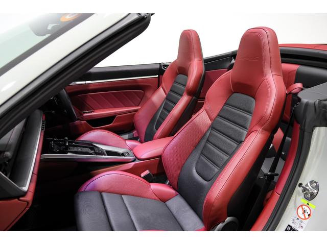 911 911ターボS カブリオレ スポーツエグゾーストシステム LEDマトリックスヘッドライトブラック ヒーター付きGTスポーツステアリングホイール レーンチェンジアシスト ポルシェロゴブラックペイント仕上げ ストレージパッケージ(40枚目)