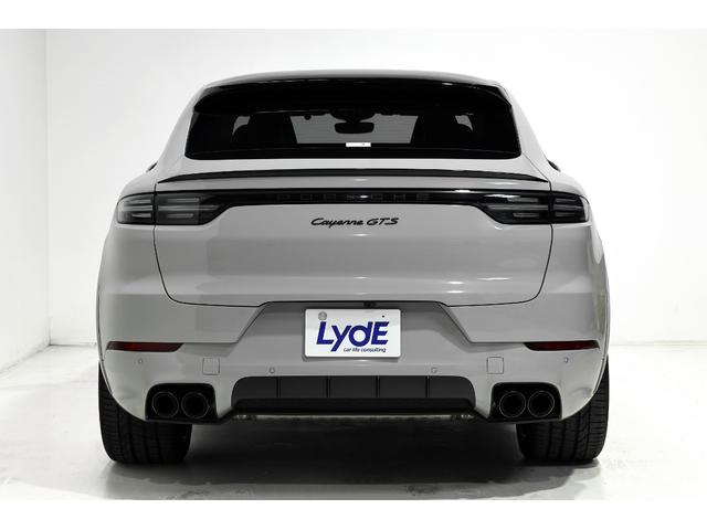 カイエンクーペ カイエンＧＴＳ　クーペ　ＢＯＳＥサラウンドサウンドシステム　ソフトクローズドア　ヘッドアップディスプレイ　ルーフスポイラーハイグロスブラック　シートヒーター　レーンキープアシスト　プライバシーガラス（3枚目）