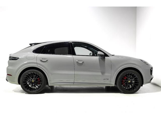 カイエンクーペ カイエンＧＴＳ　クーペ　ＢＯＳＥサラウンドサウンドシステム　ソフトクローズドア　ヘッドアップディスプレイ　ルーフスポイラーハイグロスブラック　シートヒーター　レーンキープアシスト　プライバシーガラス（6枚目）