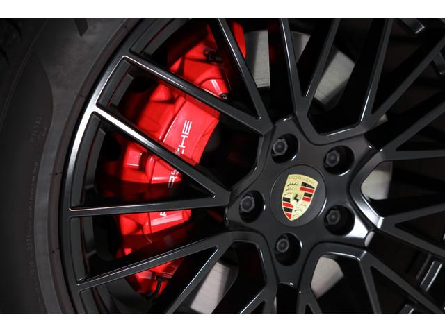 カイエンクーペ カイエンＧＴＳ　クーペ　ＢＯＳＥサラウンドサウンドシステム　ソフトクローズドア　ヘッドアップディスプレイ　ルーフスポイラーハイグロスブラック　シートヒーター　レーンキープアシスト　プライバシーガラス（9枚目）