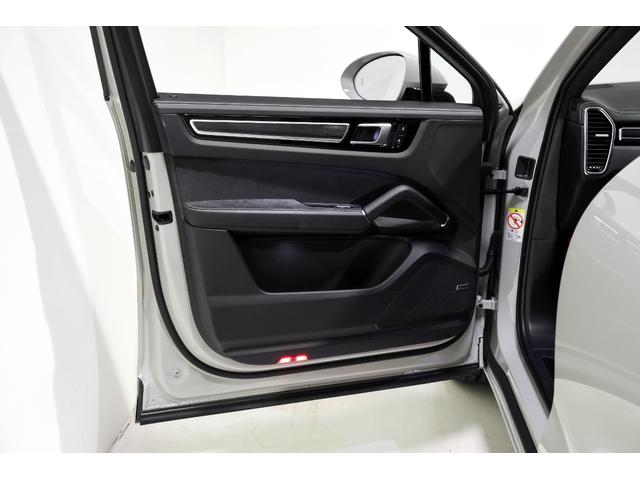 カイエンクーペ カイエンＧＴＳ　クーペ　ＢＯＳＥサラウンドサウンドシステム　ソフトクローズドア　ヘッドアップディスプレイ　ルーフスポイラーハイグロスブラック　シートヒーター　レーンキープアシスト　プライバシーガラス（38枚目）