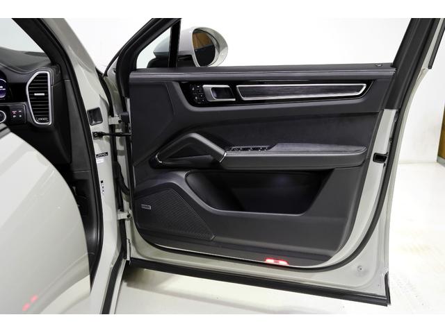 カイエンクーペ カイエンＧＴＳ　クーペ　ＢＯＳＥサラウンドサウンドシステム　ソフトクローズドア　ヘッドアップディスプレイ　ルーフスポイラーハイグロスブラック　シートヒーター　レーンキープアシスト　プライバシーガラス（39枚目）