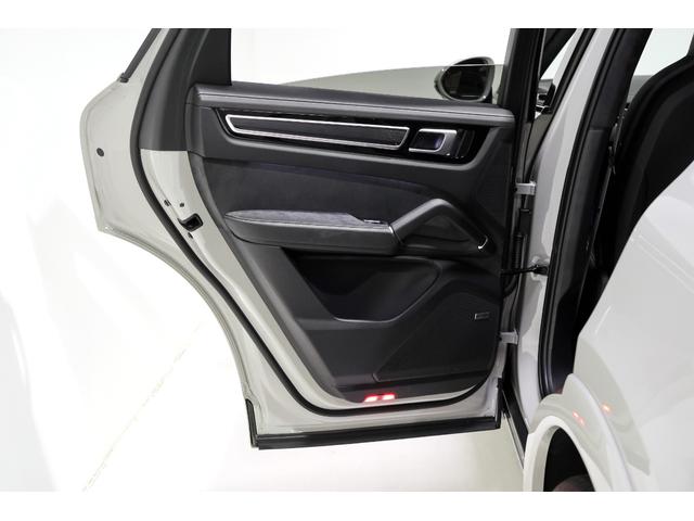 カイエンクーペ カイエンＧＴＳ　クーペ　ＢＯＳＥサラウンドサウンドシステム　ソフトクローズドア　ヘッドアップディスプレイ　ルーフスポイラーハイグロスブラック　シートヒーター　レーンキープアシスト　プライバシーガラス（40枚目）