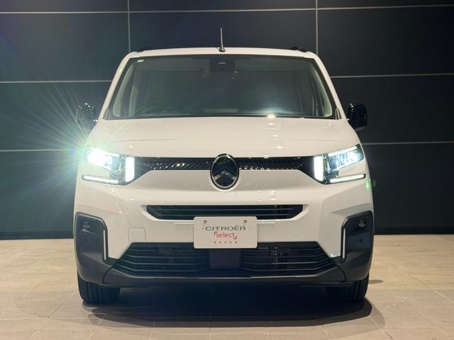 ベルランゴ マックス ブルーHDi XTR ローンチエディション 新車保証継承/LEDヘッドライト/ハンドルヒーター/AAC/アップルカープレイ・アンドロイドオート/アダプティブクルーズコントロール/オートマチックハイビーム/前後クリアランスソナ-/ガラスルーフ(8枚目)