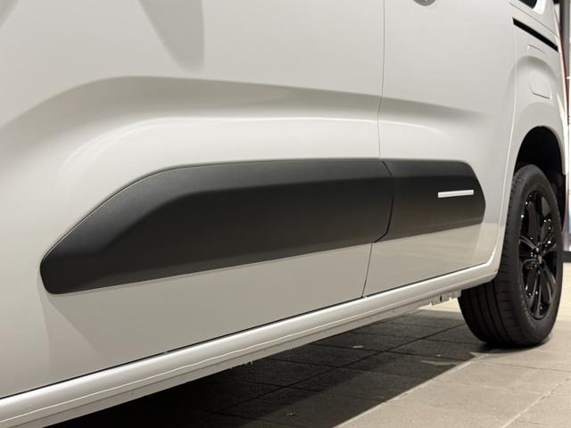 ベルランゴ マックス ブルーHDi XTR ローンチエディション 新車保証継承/LEDヘッドライト/ハンドルヒーター/AAC/アップルカープレイ・アンドロイドオート/アダプティブクルーズコントロール/オートマチックハイビーム/前後クリアランスソナ-/ガラスルーフ(25枚目)