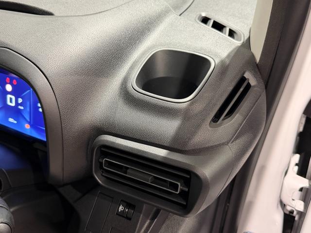 ベルランゴ マックス ブルーHDi XTR ローンチエディション 新車保証継承/LEDヘッドライト/ハンドルヒーター/AAC/アップルカープレイ・アンドロイドオート/アダプティブクルーズコントロール/オートマチックハイビーム/前後クリアランスソナ-/ガラスルーフ(41枚目)