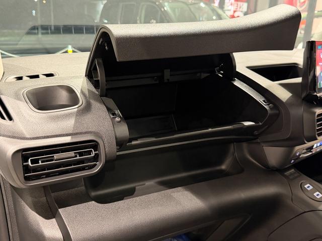 ベルランゴ マックス ブルーHDi XTR ローンチエディション 新車保証継承/LEDヘッドライト/ハンドルヒーター/AAC/アップルカープレイ・アンドロイドオート/アダプティブクルーズコントロール/オートマチックハイビーム/前後クリアランスソナ-/ガラスルーフ(65枚目)