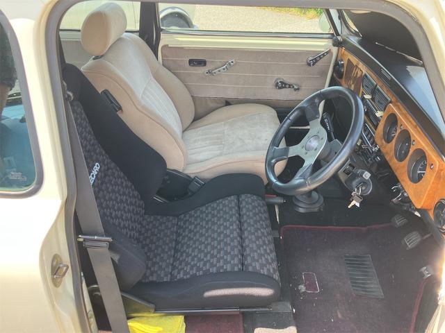 ＭＩＮＩ １．３　クイックシフト　マンバ６Ｊ１２インチアル　運転席レカロシート　２色テール　ＬＥＤヘッドライト／ウインカー／サイドマーカー／テール　社外センター２本出しマフラー　ＢＯＳＥスピーカー　ＭＯＭＯステアリング（13枚目）