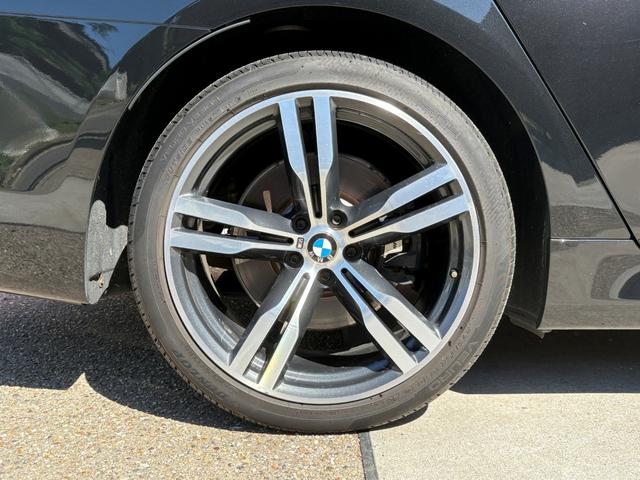７シリーズ ７４０ｉ　Ｍスポーツ　車検令和９年７月迄　コニャック革シート　マッサージ　シートヒーター　シートクーラー　サンルーフ　３６０度カメラ　電動トランク　フルセグＴＶ（走行中視聴可能）　ハーマンカードンスピーカー　緊急ブレーキ（22枚目）