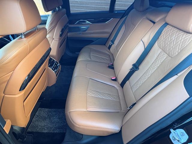 ７シリーズ ７４０ｉ　Ｍスポーツ　車検令和９年７月迄　コニャック革シート　マッサージ　シートヒーター　シートクーラー　サンルーフ　３６０度カメラ　電動トランク　フルセグＴＶ（走行中視聴可能）　ハーマンカードンスピーカー　緊急ブレーキ（36枚目）