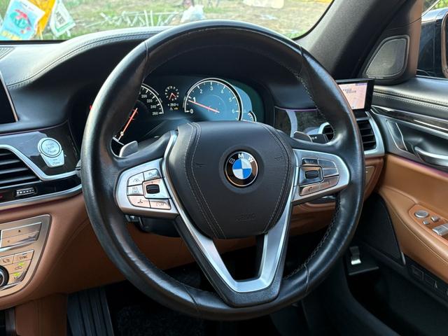 ７シリーズ ７４０ｉ　Ｍスポーツ　車検令和９年７月迄　コニャック革シート　マッサージ　シートヒーター　シートクーラー　サンルーフ　３６０度カメラ　電動トランク　フルセグＴＶ（走行中視聴可能）　ハーマンカードンスピーカー　緊急ブレーキ（40枚目）