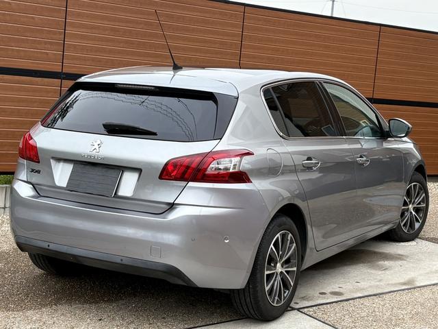 ３０８ シエロ　走行２．９万ｋｍ　毎年ディーラー整備　ワンオーナー　パノラミックガラスルーフ　ハーフレザーシート　マッサージ　ＬＥＤヘッドライト　バックカメラ　Ｂｌｕｅｔｏｏｔｈ接続　ＤＥＮＯＮスピーカー　ＥＴＣ（2枚目）