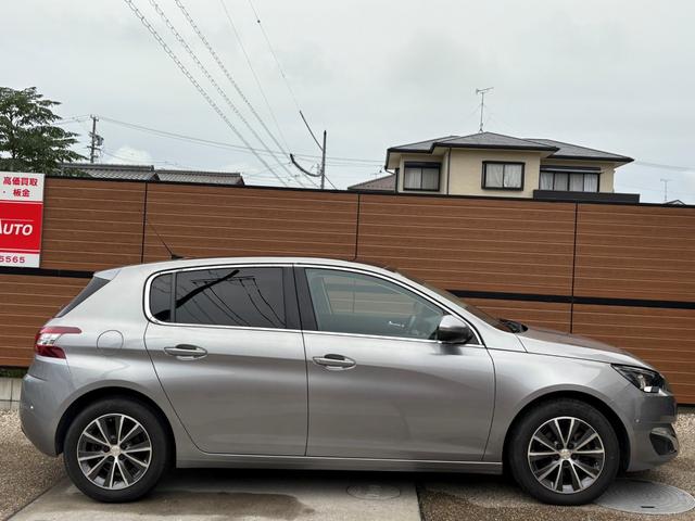 ３０８ シエロ　走行２．９万ｋｍ　毎年ディーラー整備　ワンオーナー　パノラミックガラスルーフ　ハーフレザーシート　マッサージ　ＬＥＤヘッドライト　バックカメラ　Ｂｌｕｅｔｏｏｔｈ接続　ＤＥＮＯＮスピーカー　ＥＴＣ（13枚目）