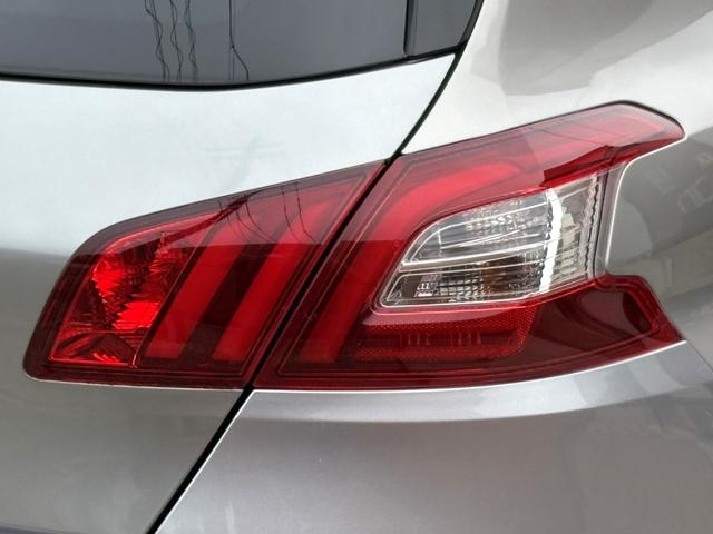 ３０８ シエロ　走行２．９万ｋｍ　毎年ディーラー整備　ワンオーナー　パノラミックガラスルーフ　ハーフレザーシート　マッサージ　ＬＥＤヘッドライト　バックカメラ　Ｂｌｕｅｔｏｏｔｈ接続　ＤＥＮＯＮスピーカー　ＥＴＣ（17枚目）