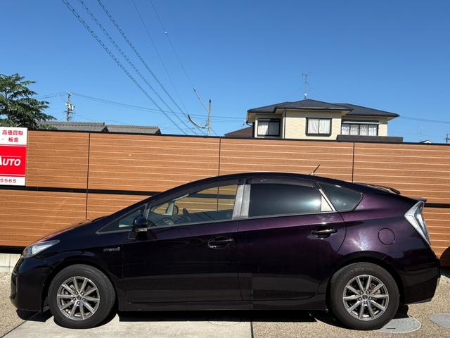 プリウス Ｓツーリングセレクション　後期モデル　車検令和９年７月迄　禁煙車　ナビ　フルセグＴＶ（走行中視聴可）　Ｂｌｕｅｔｏｏｔｈ接続　ＤＶＤ再生　ＵＳＢ　バックカメラ　ＬＥＤヘッドライト　フォグライト　スマートキー　プッシュスタート（13枚目）