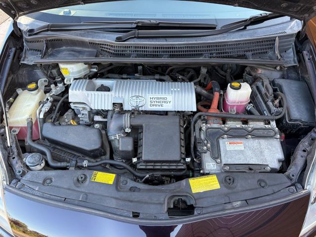 プリウス Ｓツーリングセレクション　後期モデル　車検令和９年７月迄　禁煙車　ナビ　フルセグＴＶ（走行中視聴可）　Ｂｌｕｅｔｏｏｔｈ接続　ＤＶＤ再生　ＵＳＢ　バックカメラ　ＬＥＤヘッドライト　フォグライト　スマートキー　プッシュスタート（26枚目）