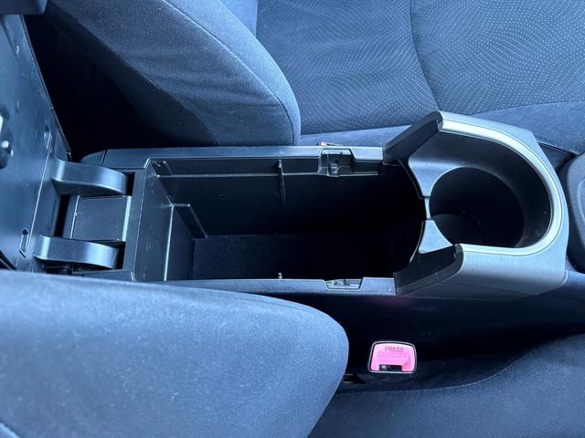 プリウス Ｓツーリングセレクション　後期モデル　車検令和９年７月迄　禁煙車　ナビ　フルセグＴＶ（走行中視聴可）　Ｂｌｕｅｔｏｏｔｈ接続　ＤＶＤ再生　ＵＳＢ　バックカメラ　ＬＥＤヘッドライト　フォグライト　スマートキー　プッシュスタート（47枚目）