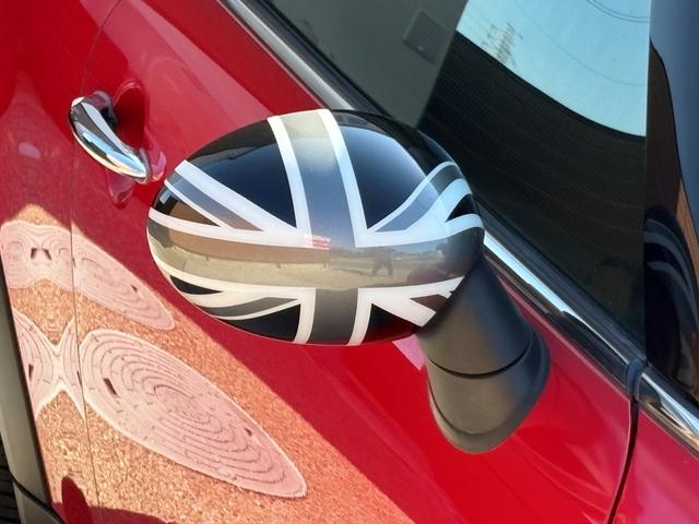 MINI ワン 後期型 車検2年付き 禁煙車 ポータブルナビ 地デジTV(走行中視聴可) CD プライバシーガラス 電動格納ドアミラー ETC フォグライト キーレス スペアキー プッシュスタート 純正アルミホイール(7枚目)