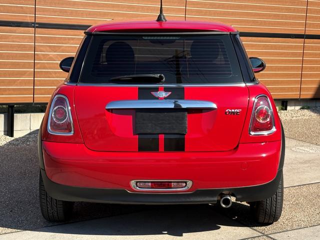 MINI ワン 後期型 車検2年付き 禁煙車 ポータブルナビ 地デジTV(走行中視聴可) CD プライバシーガラス 電動格納ドアミラー ETC フォグライト キーレス スペアキー プッシュスタート 純正アルミホイール(10枚目)