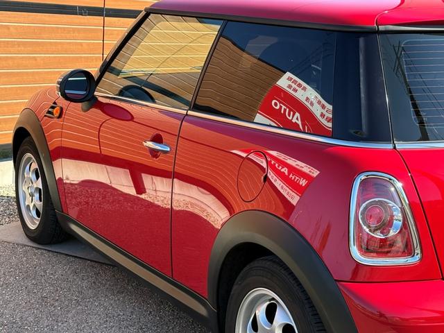 MINI ワン 後期型 車検2年付き 禁煙車 ポータブルナビ 地デジTV(走行中視聴可) CD プライバシーガラス 電動格納ドアミラー ETC フォグライト キーレス スペアキー プッシュスタート 純正アルミホイール(11枚目)