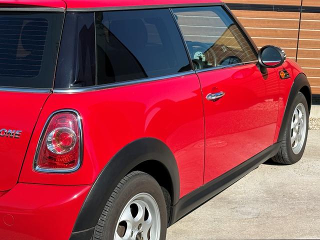 MINI ワン 後期型 車検2年付き 禁煙車 ポータブルナビ 地デジTV(走行中視聴可) CD プライバシーガラス 電動格納ドアミラー ETC フォグライト キーレス スペアキー プッシュスタート 純正アルミホイール(12枚目)