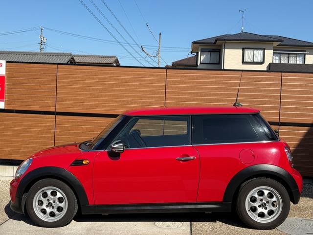 MINI ワン 後期型 車検2年付き 禁煙車 ポータブルナビ 地デジTV(走行中視聴可) CD プライバシーガラス 電動格納ドアミラー ETC フォグライト キーレス スペアキー プッシュスタート 純正アルミホイール(13枚目)