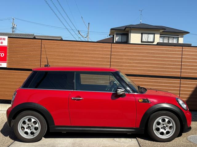 MINI ワン 後期型 車検2年付き 禁煙車 ポータブルナビ 地デジTV(走行中視聴可) CD プライバシーガラス 電動格納ドアミラー ETC フォグライト キーレス スペアキー プッシュスタート 純正アルミホイール(14枚目)