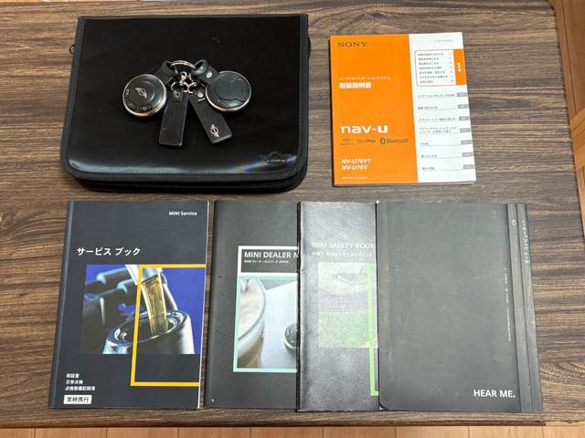 MINI ワン 後期型 車検2年付き 禁煙車 ポータブルナビ 地デジTV(走行中視聴可) CD プライバシーガラス 電動格納ドアミラー ETC フォグライト キーレス スペアキー プッシュスタート 純正アルミホイール(27枚目)