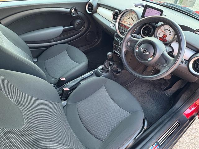 MINI ワン 後期型 車検2年付き 禁煙車 ポータブルナビ 地デジTV(走行中視聴可) CD プライバシーガラス 電動格納ドアミラー ETC フォグライト キーレス スペアキー プッシュスタート 純正アルミホイール(28枚目)