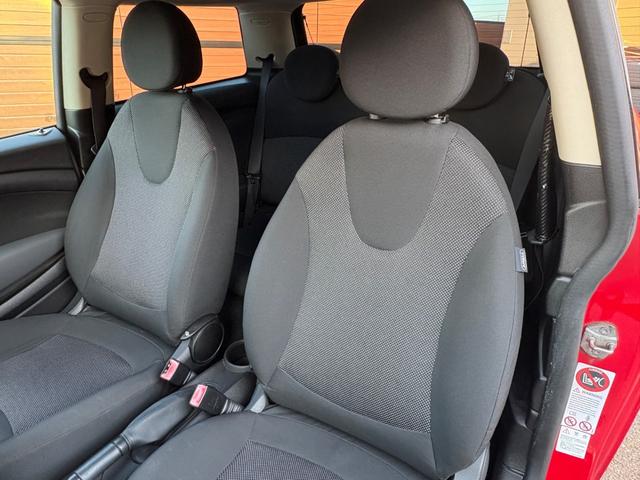 MINI ワン 後期型 車検2年付き 禁煙車 ポータブルナビ 地デジTV(走行中視聴可) CD プライバシーガラス 電動格納ドアミラー ETC フォグライト キーレス スペアキー プッシュスタート 純正アルミホイール(31枚目)