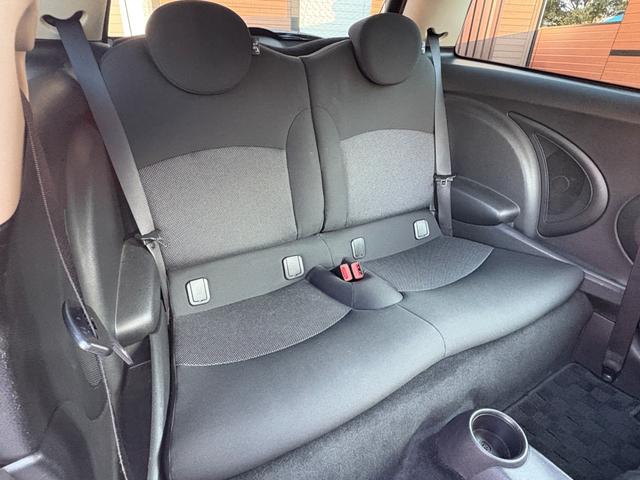 MINI ワン 後期型 車検2年付き 禁煙車 ポータブルナビ 地デジTV(走行中視聴可) CD プライバシーガラス 電動格納ドアミラー ETC フォグライト キーレス スペアキー プッシュスタート 純正アルミホイール(32枚目)