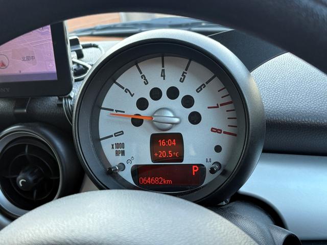 MINI ワン 後期型 車検2年付き 禁煙車 ポータブルナビ 地デジTV(走行中視聴可) CD プライバシーガラス 電動格納ドアミラー ETC フォグライト キーレス スペアキー プッシュスタート 純正アルミホイール(36枚目)