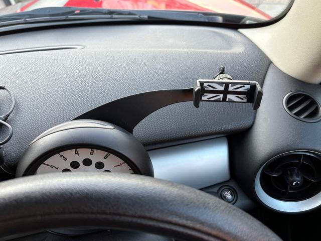 MINI ワン 後期型 車検2年付き 禁煙車 ポータブルナビ 地デジTV(走行中視聴可) CD プライバシーガラス 電動格納ドアミラー ETC フォグライト キーレス スペアキー プッシュスタート 純正アルミホイール(37枚目)