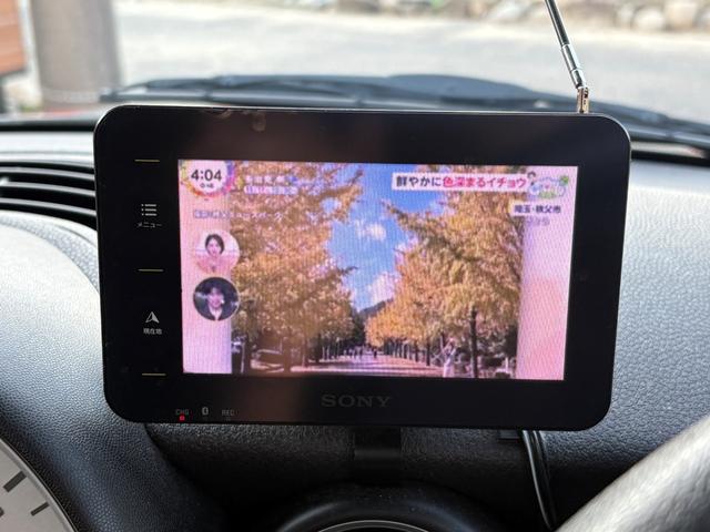 MINI ワン 後期型 車検2年付き 禁煙車 ポータブルナビ 地デジTV(走行中視聴可) CD プライバシーガラス 電動格納ドアミラー ETC フォグライト キーレス スペアキー プッシュスタート 純正アルミホイール(39枚目)