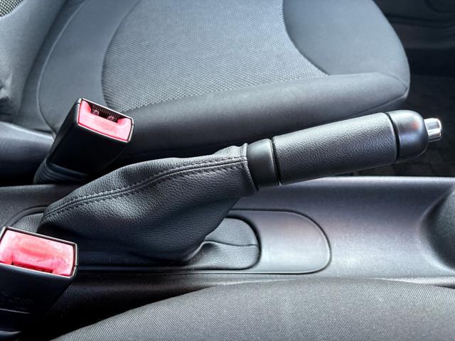 MINI ワン 後期型 車検2年付き 禁煙車 ポータブルナビ 地デジTV(走行中視聴可) CD プライバシーガラス 電動格納ドアミラー ETC フォグライト キーレス スペアキー プッシュスタート 純正アルミホイール(45枚目)