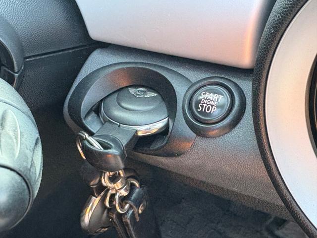 MINI ワン 後期型 車検2年付き 禁煙車 ポータブルナビ 地デジTV(走行中視聴可) CD プライバシーガラス 電動格納ドアミラー ETC フォグライト キーレス スペアキー プッシュスタート 純正アルミホイール(46枚目)