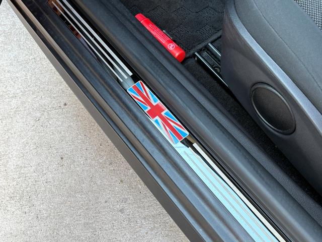 MINI ワン 後期型 車検2年付き 禁煙車 ポータブルナビ 地デジTV(走行中視聴可) CD プライバシーガラス 電動格納ドアミラー ETC フォグライト キーレス スペアキー プッシュスタート 純正アルミホイール(48枚目)